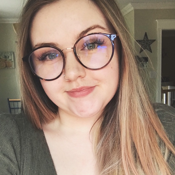 Meet your Posher, Jillian - Picture 1 of 1